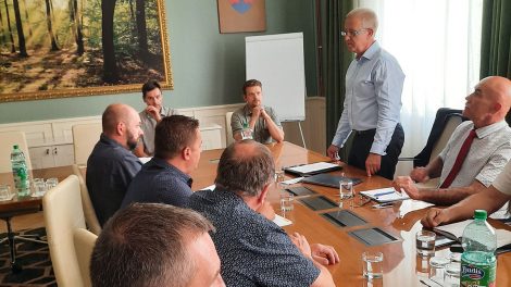 Pracovné stretnutie vedenia Drevárskej sekcie Zväzu spracovateľov dreva SR s vedením š.p. LESY SR, ktoré sa uskutočnilo 27. 7. 2020 v Banskej Bystrici. Foto: PhDr. Peter Zemaník